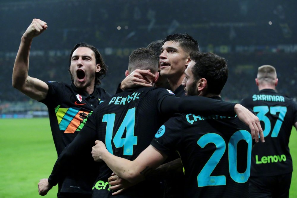  米兰双雄争夺前四,欧冠资格白热化  