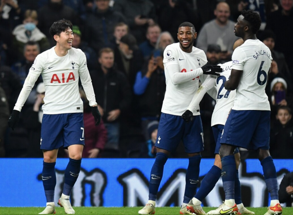  热刺防线失误频出，零比三负阿斯顿维拉  