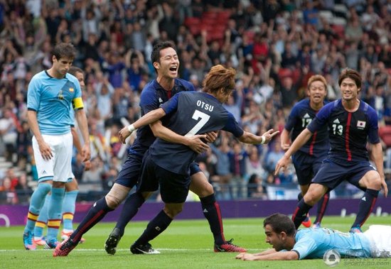  罗斯托克斗志昂扬，德甲升班马精神面貌焕然一新